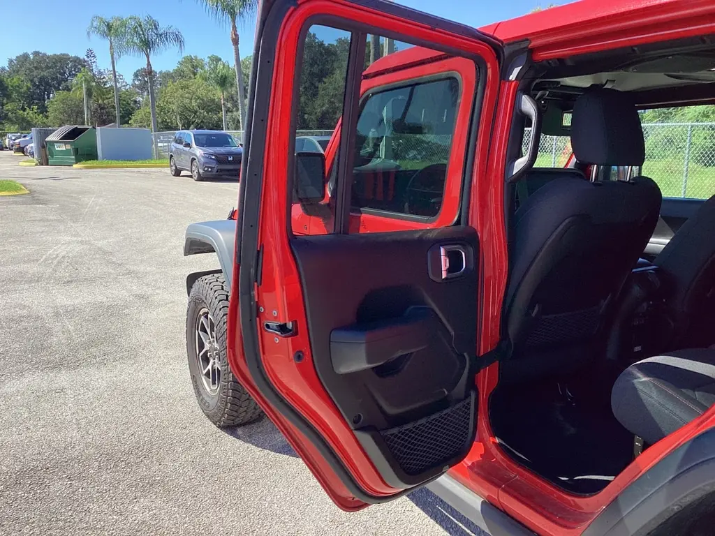 2025 JEEP WRANGLER RUBICON photo 15