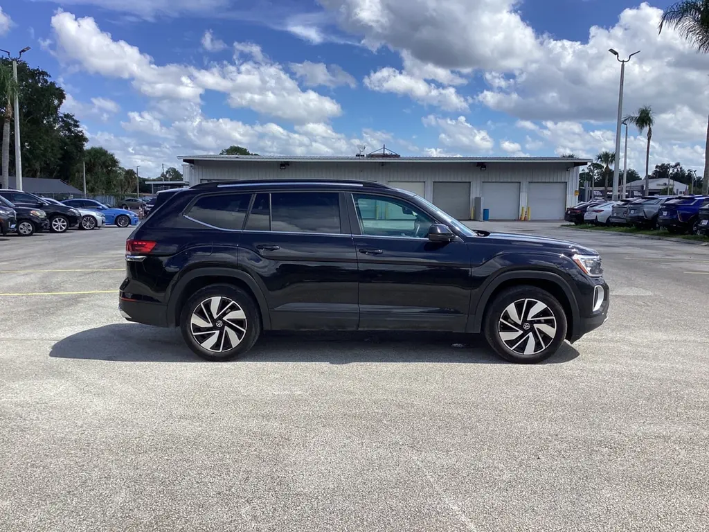 2025 VOLKSWAGEN ATLAS 2.0T SE W/TECHNOLOGY photo 4
