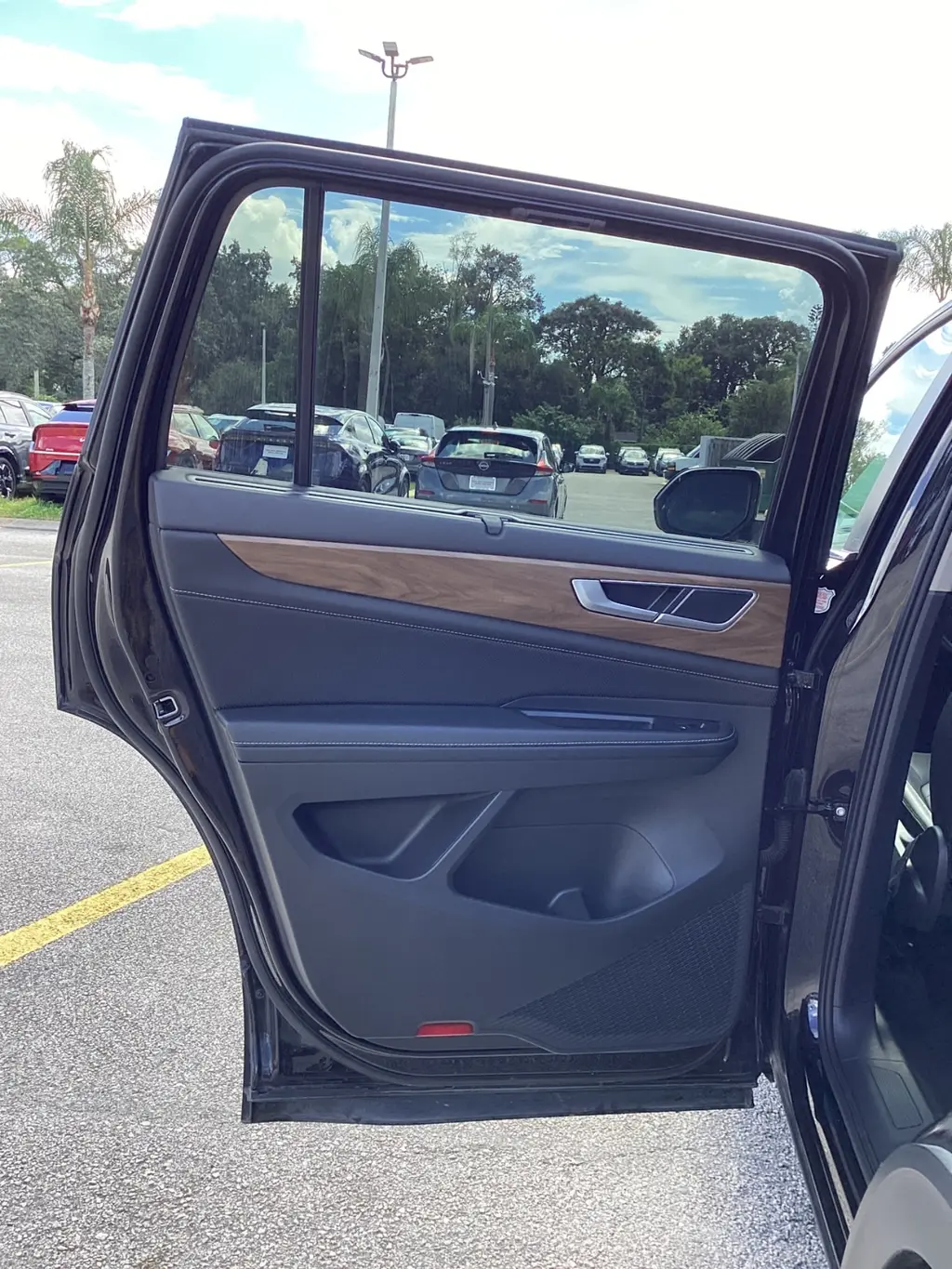 2025 VOLKSWAGEN ATLAS 2.0T SE W/TECHNOLOGY photo 12