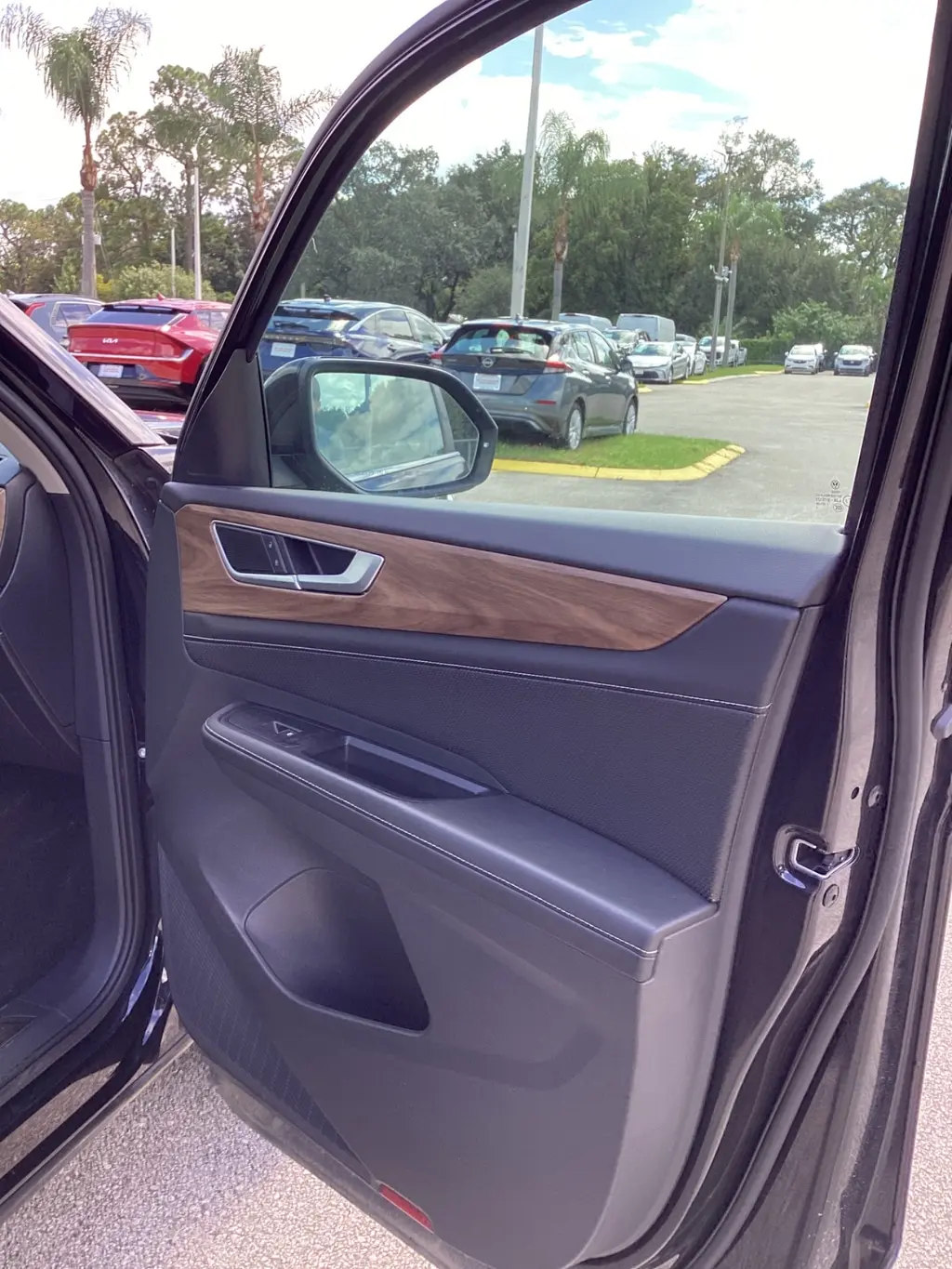 2025 VOLKSWAGEN ATLAS 2.0T SE W/TECHNOLOGY photo 17