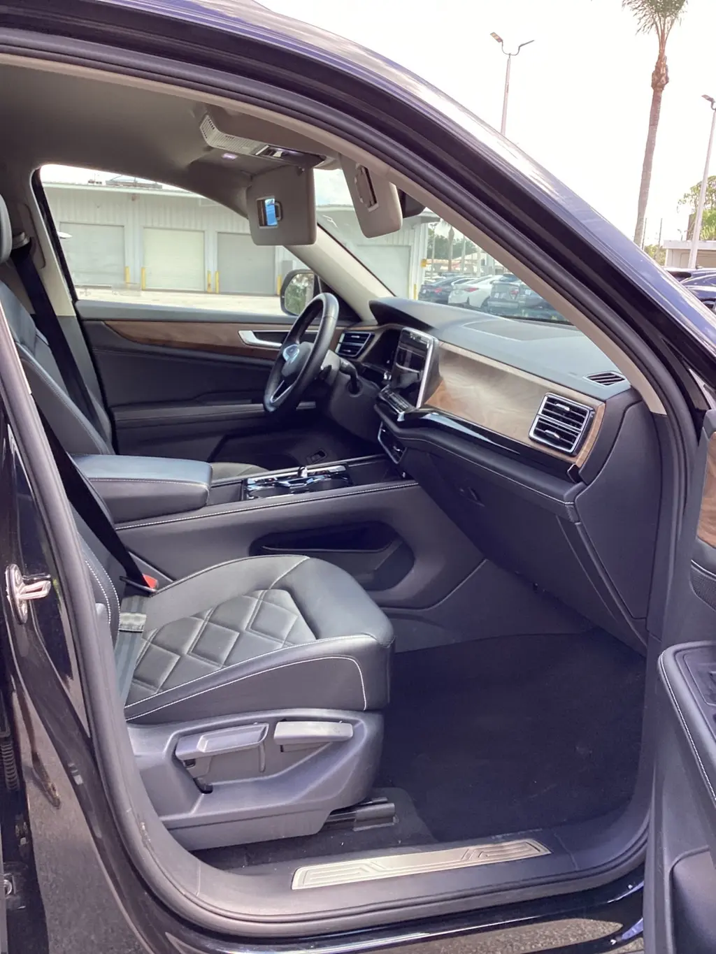 2025 VOLKSWAGEN ATLAS 2.0T SE W/TECHNOLOGY photo 18