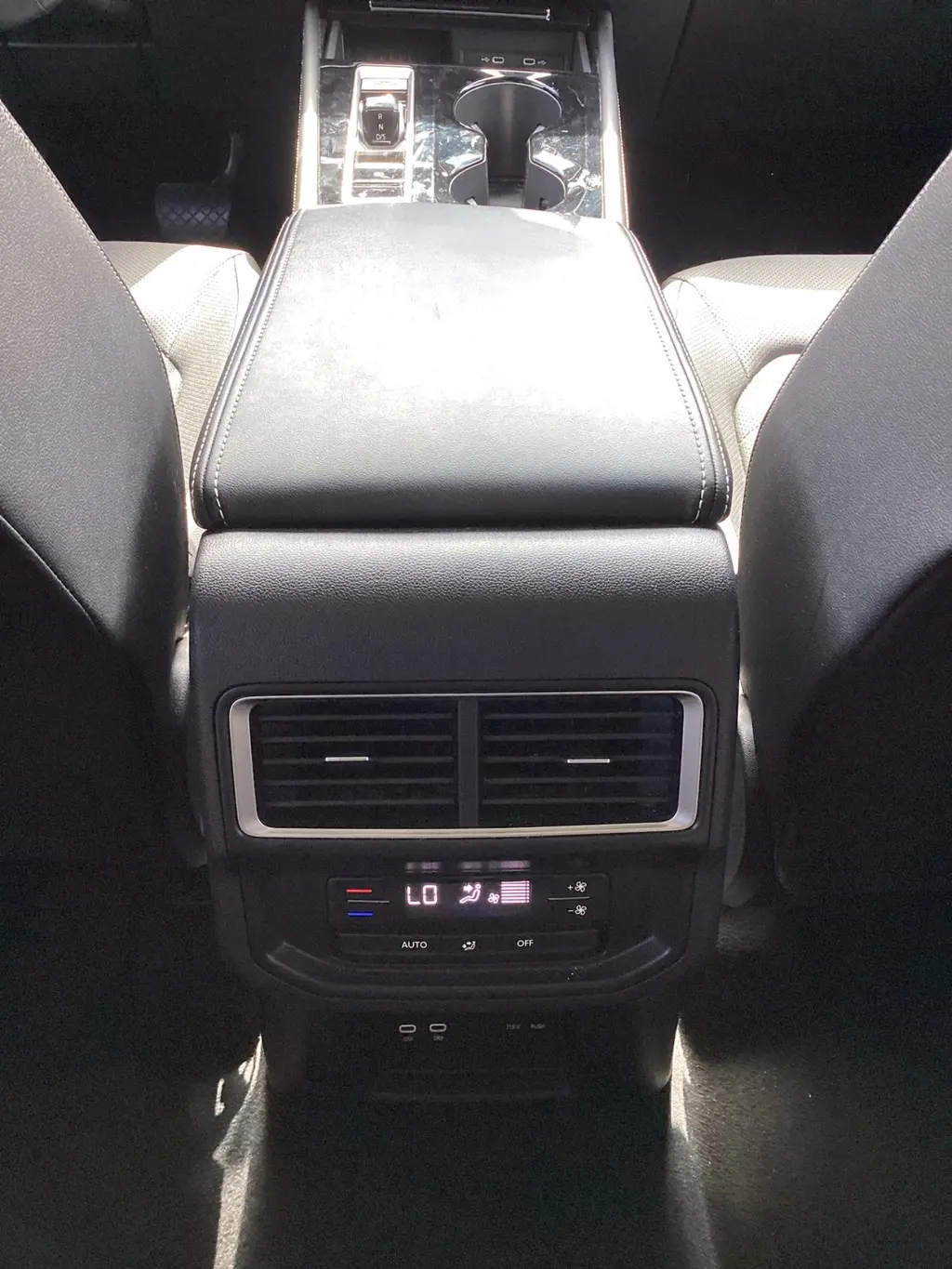 2025 VOLKSWAGEN ATLAS 2.0T SE W/TECHNOLOGY photo 21