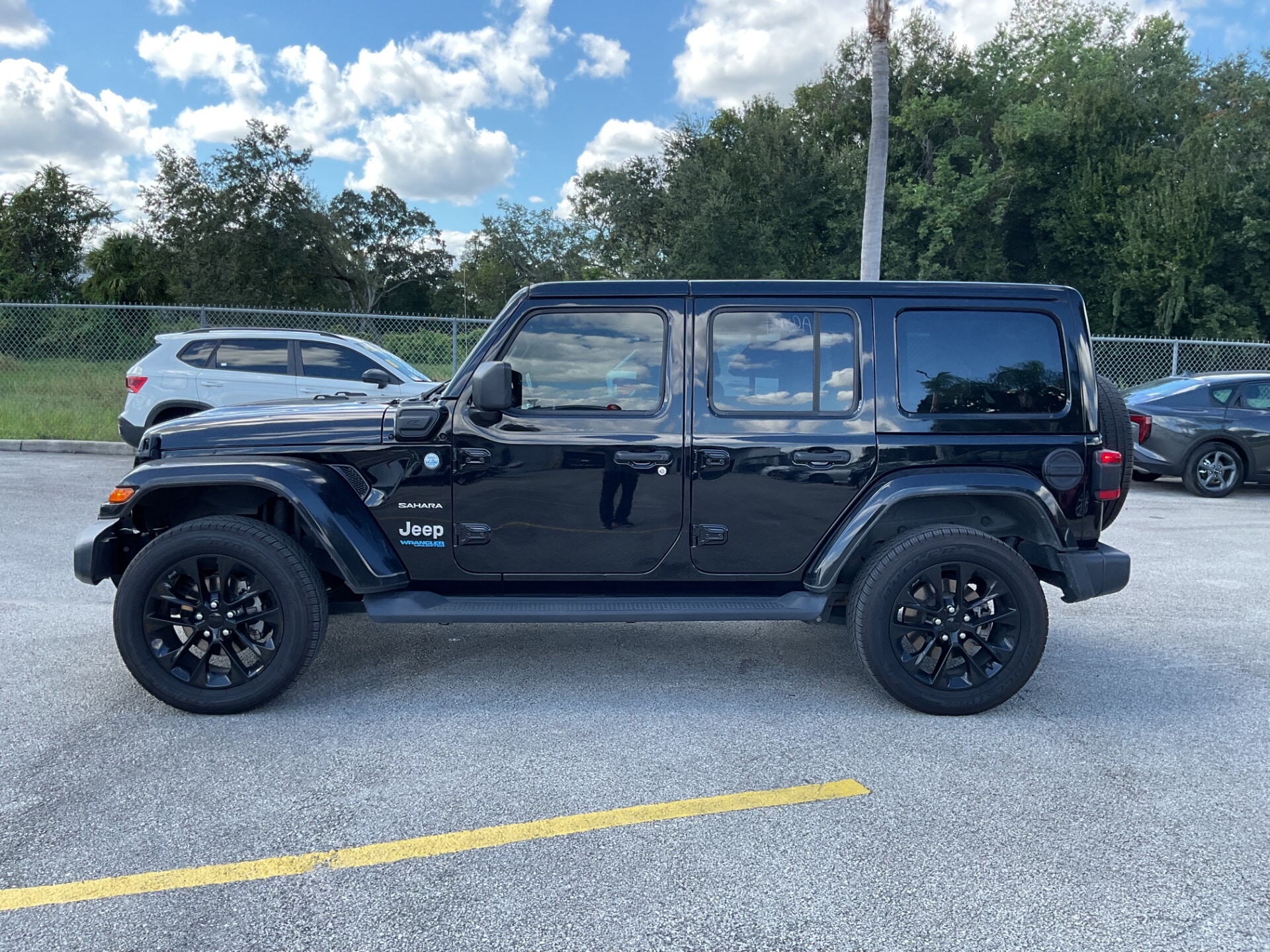 2021 JEEP WRANGLER 4XE UNLIMITED SAHARA photo 2