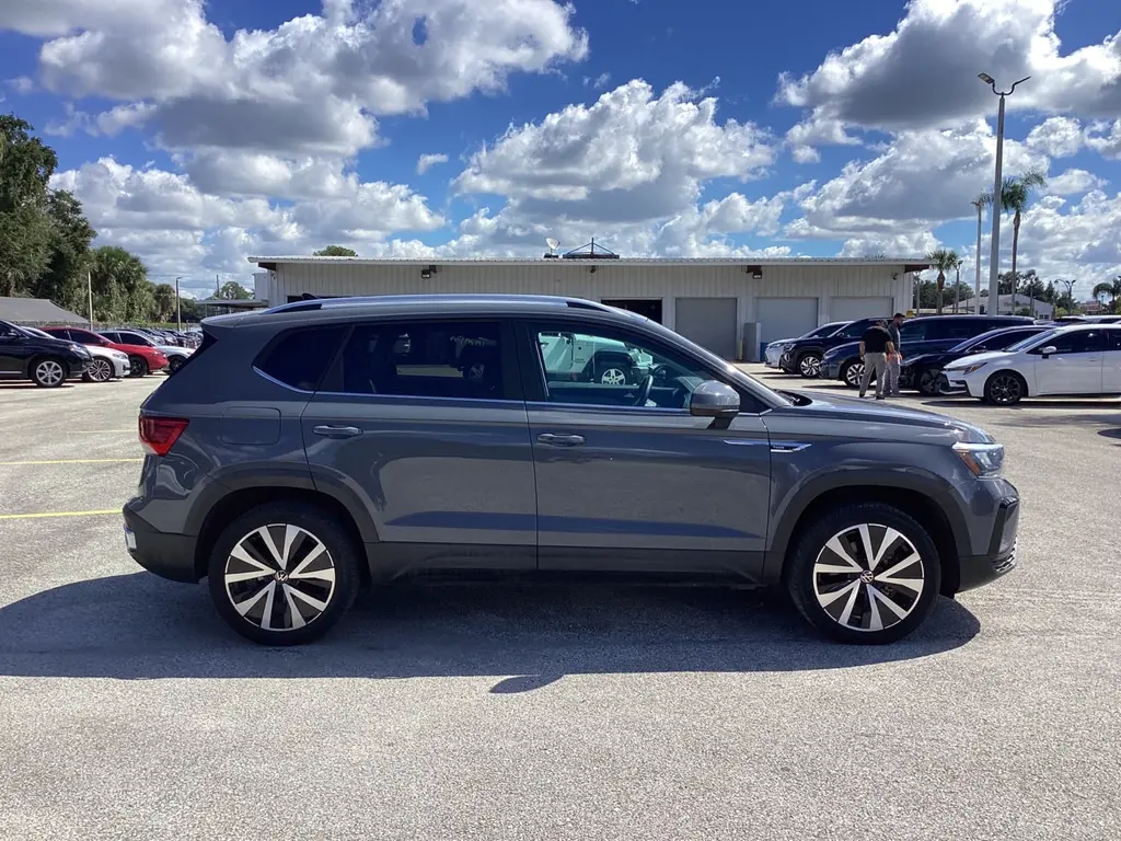 2023 VOLKSWAGEN TAOS SE photo 4