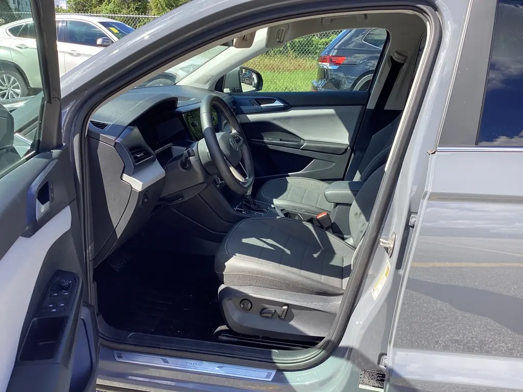2023 VOLKSWAGEN TAOS SE photo 13