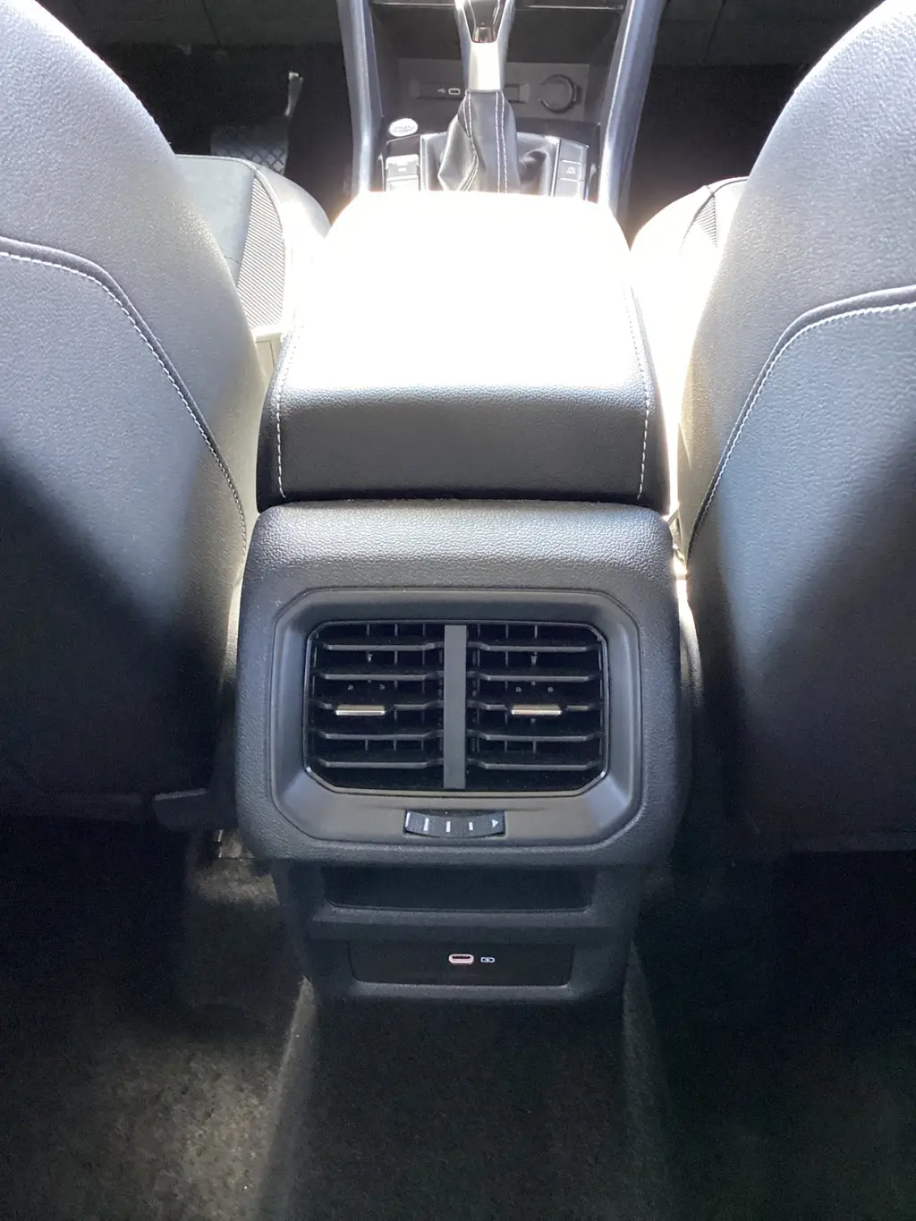 2023 VOLKSWAGEN TAOS SE photo 19