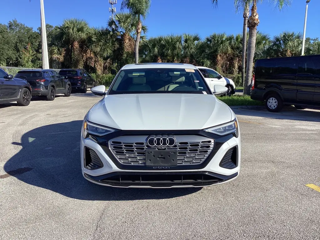 2024 AUDI Q8 E-TRON SPORTBACK S LINE PREMIUM PLUS photo 2