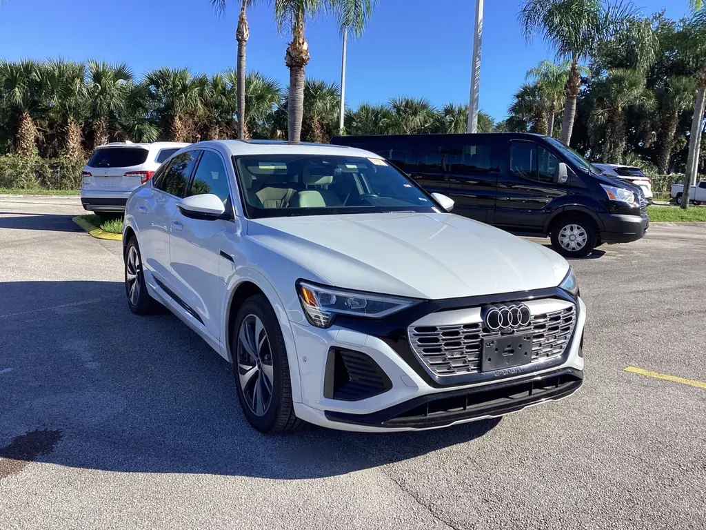 2024 AUDI Q8 E-TRON SPORTBACK S LINE PREMIUM PLUS photo 3