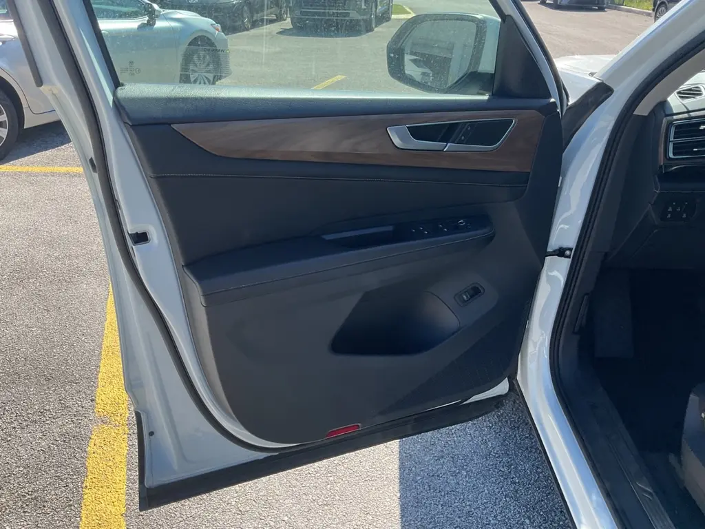 2024 VOLKSWAGEN ATLAS 2.0T SE W/TECHNOLOGY photo 11