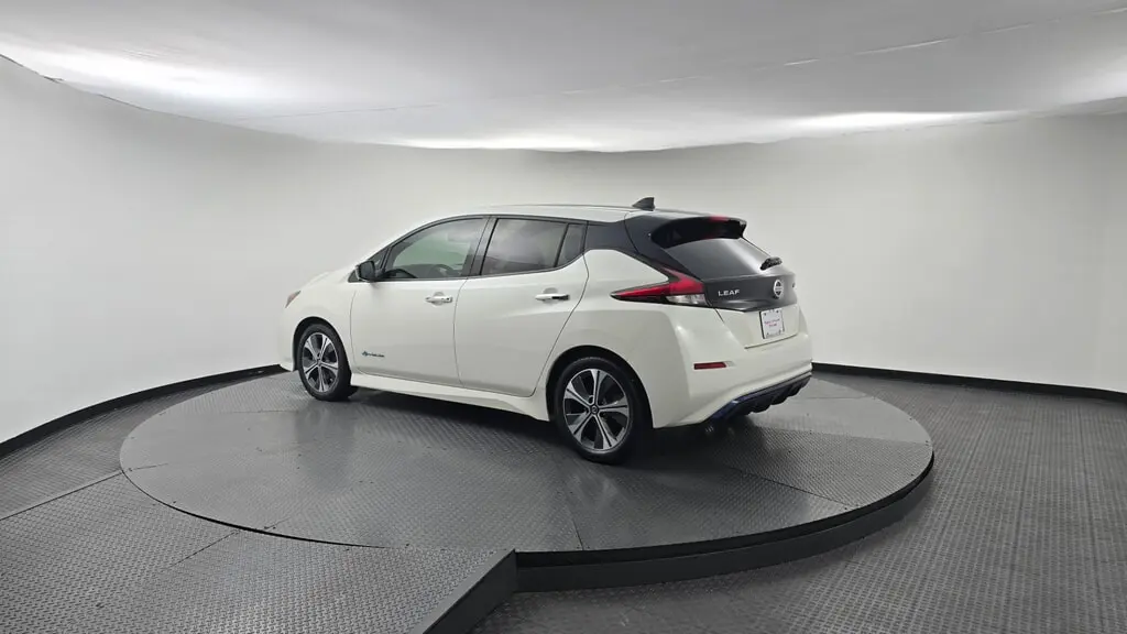 2019 NISSAN LEAF SL photo 2