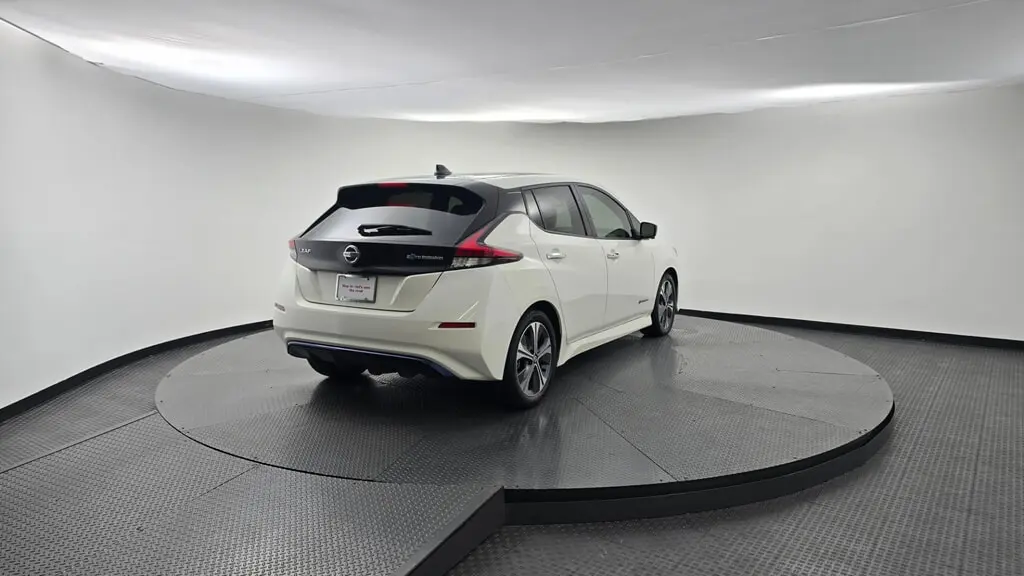 2019 NISSAN LEAF SL photo 7