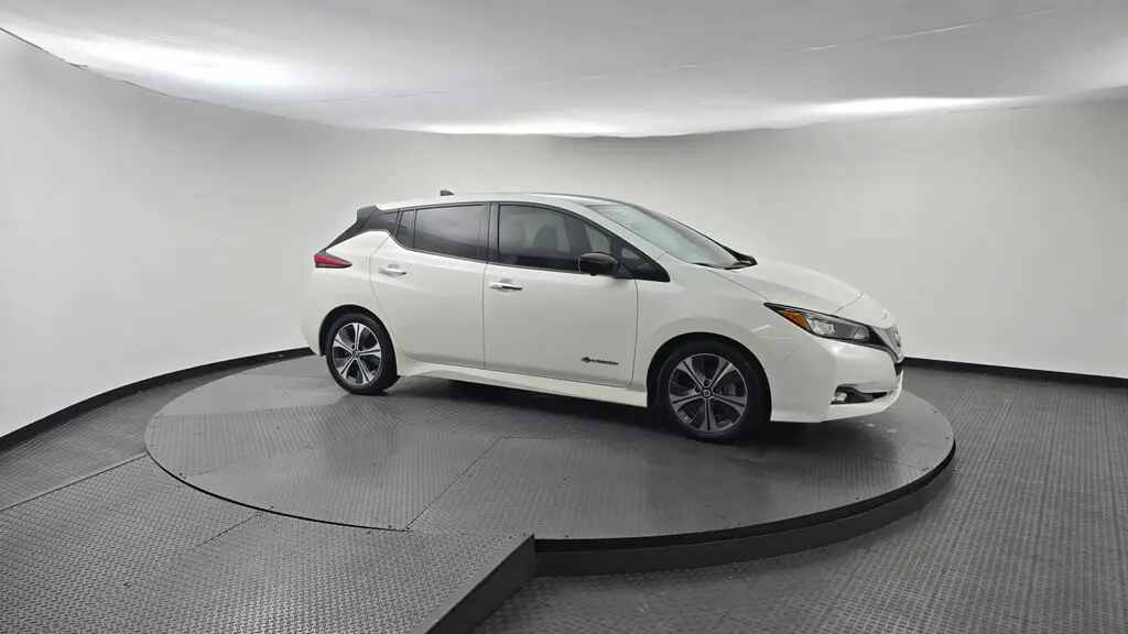 2019 NISSAN LEAF SL photo 10