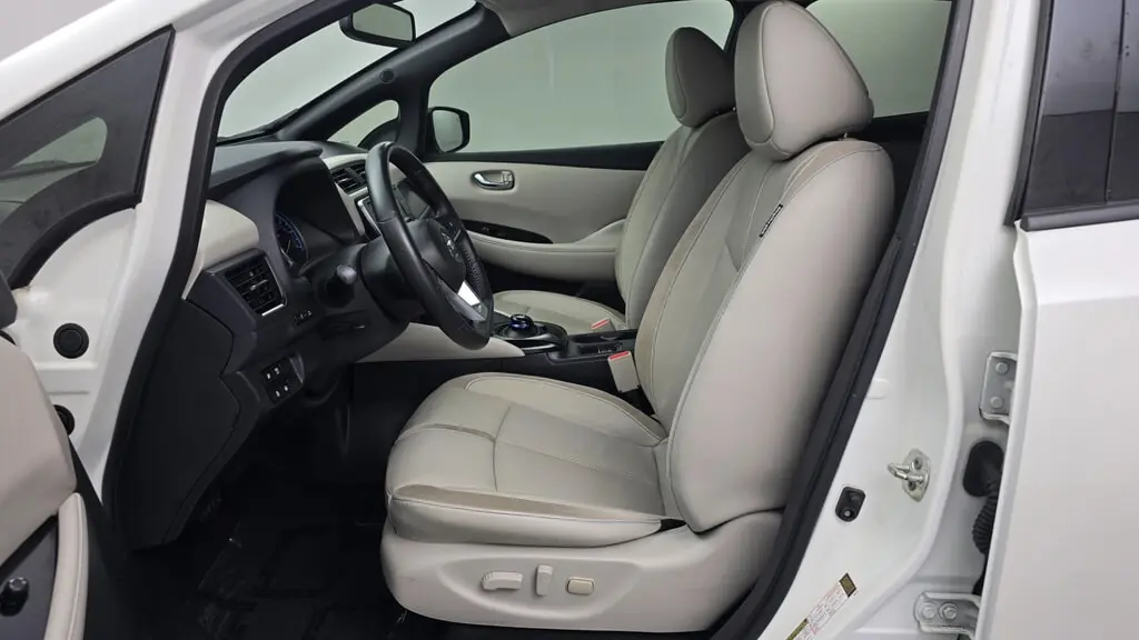 2019 NISSAN LEAF SL photo 13
