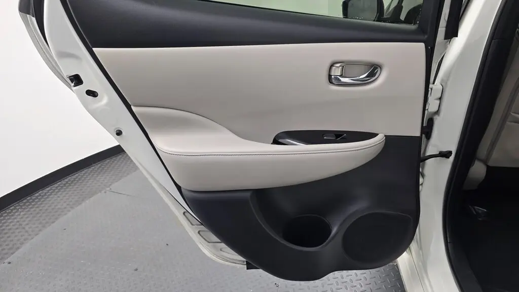 2019 NISSAN LEAF SL photo 15