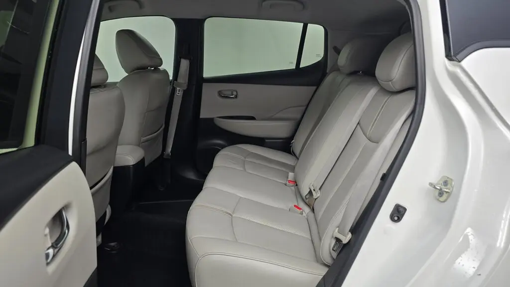 2019 NISSAN LEAF SL photo 16