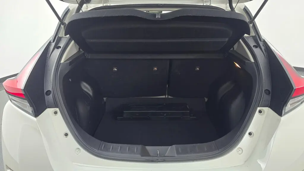 2019 NISSAN LEAF SL photo 17