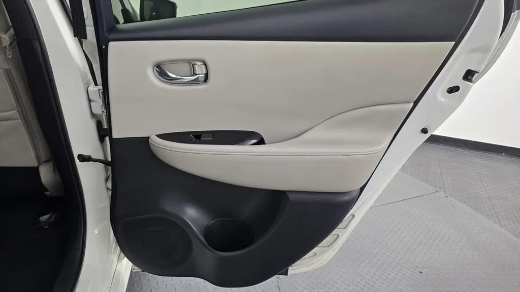 2019 NISSAN LEAF SL photo 20