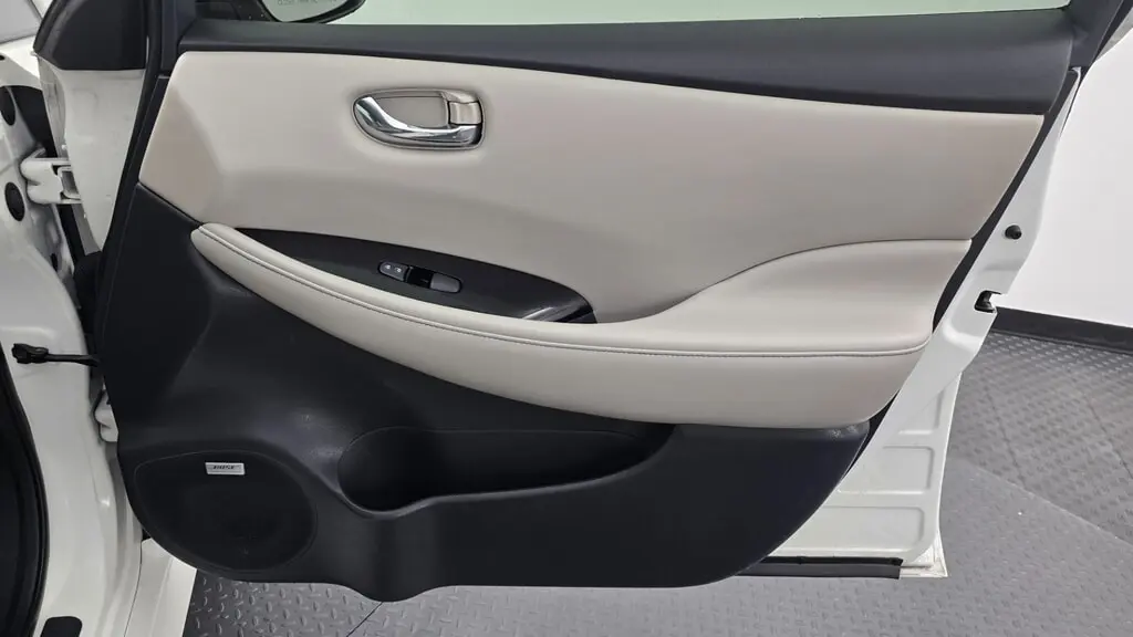 2019 NISSAN LEAF SL photo 22