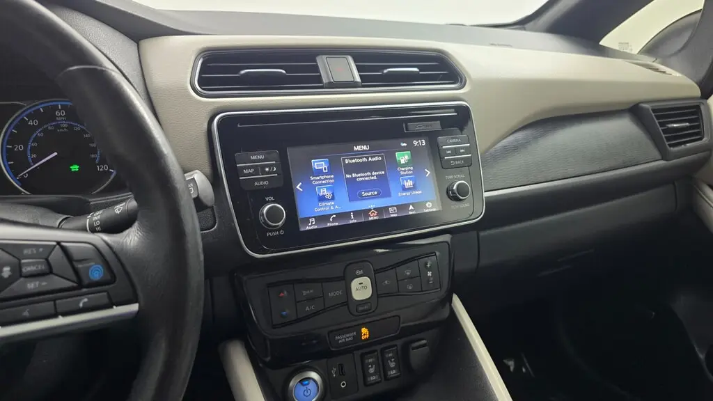 2019 NISSAN LEAF SL photo 28