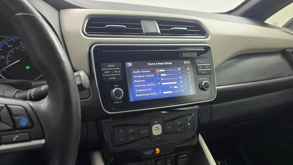 2019 NISSAN LEAF SL photo 33