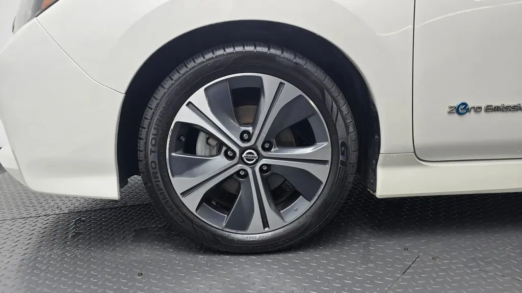 2019 NISSAN LEAF SL photo 35