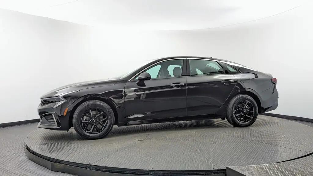 2026 KIA K5 LXS photo 2
