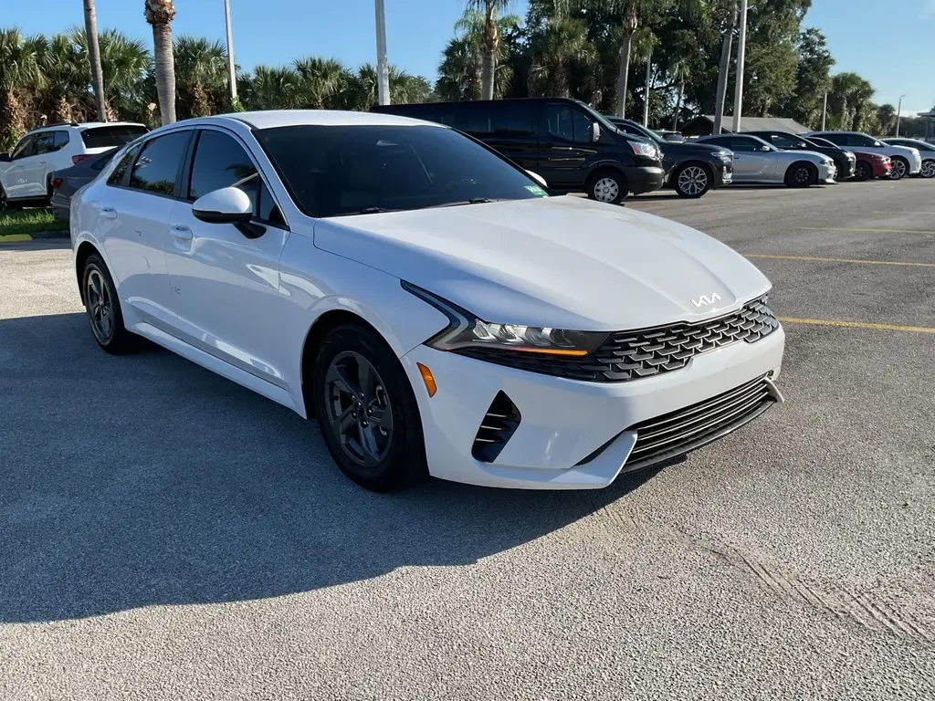 2022 KIA K5 LX photo 7