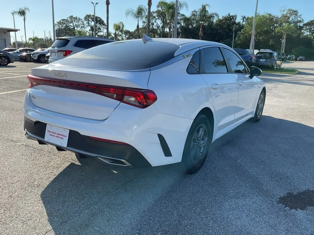 2022 KIA K5 LX photo 8