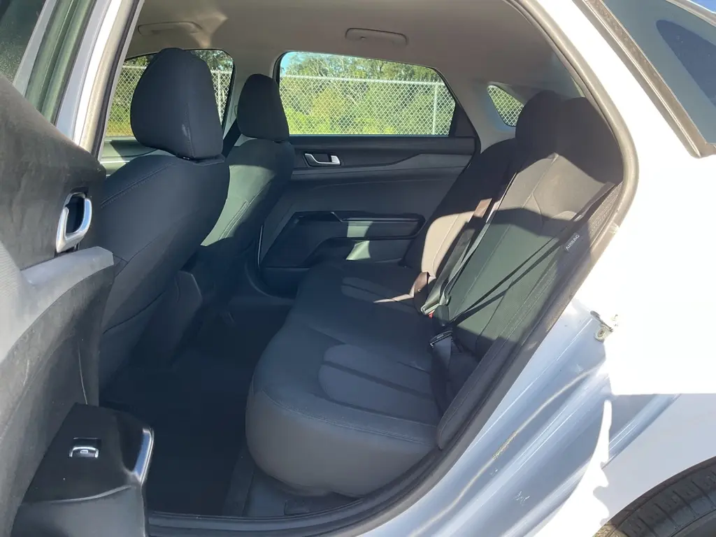 2022 KIA K5 LX photo 11