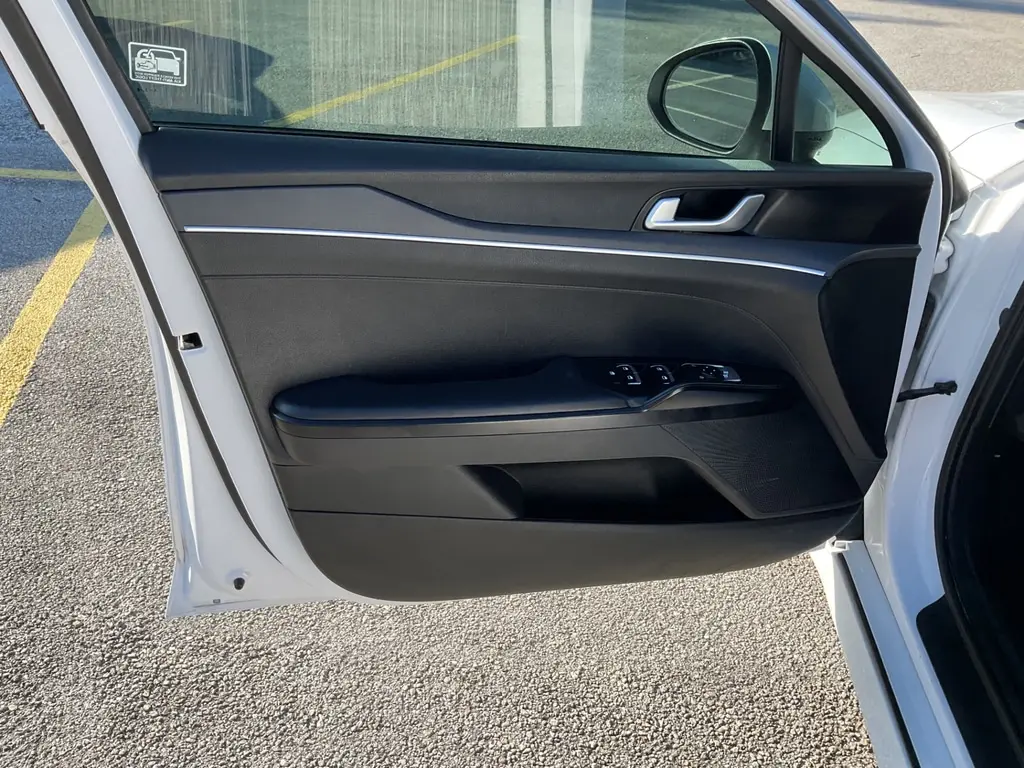2022 KIA K5 LX photo 12