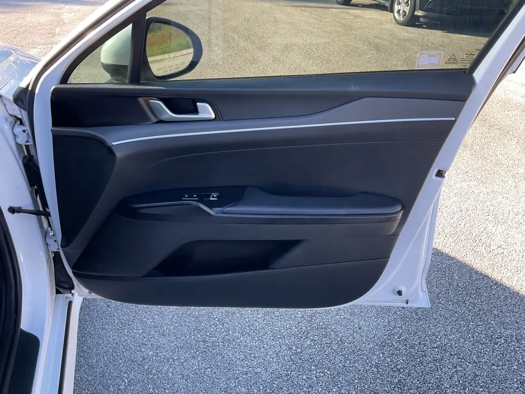 2022 KIA K5 LX photo 16