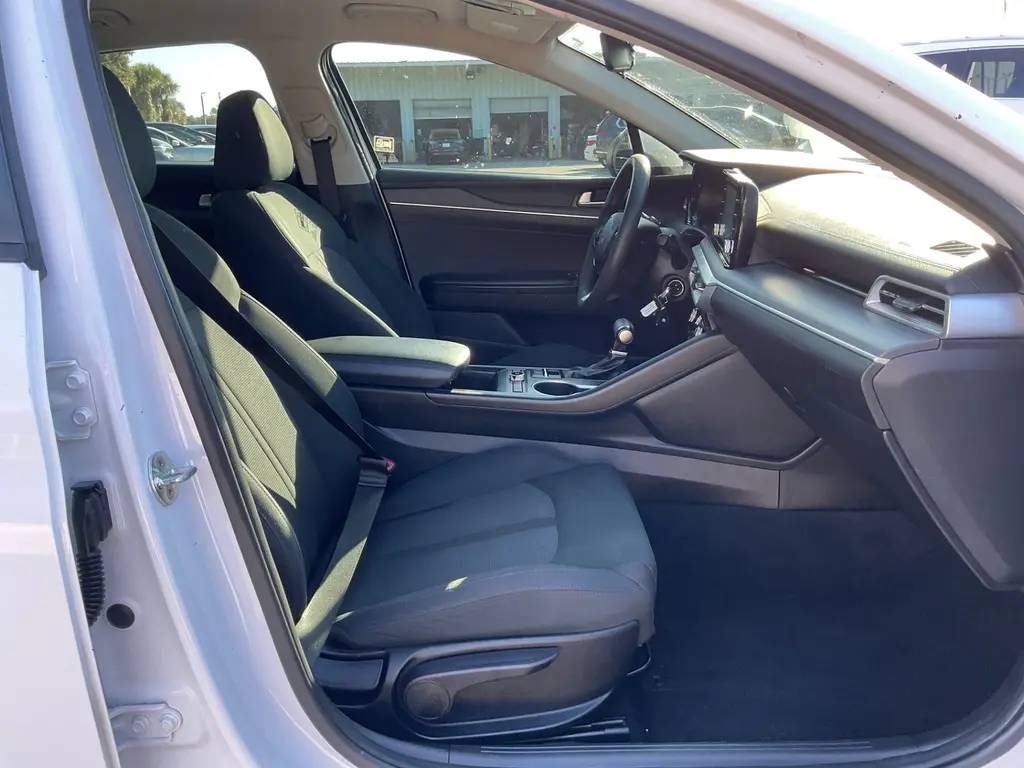 2022 KIA K5 LX photo 17