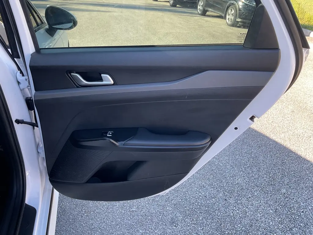 2022 KIA K5 LX photo 18