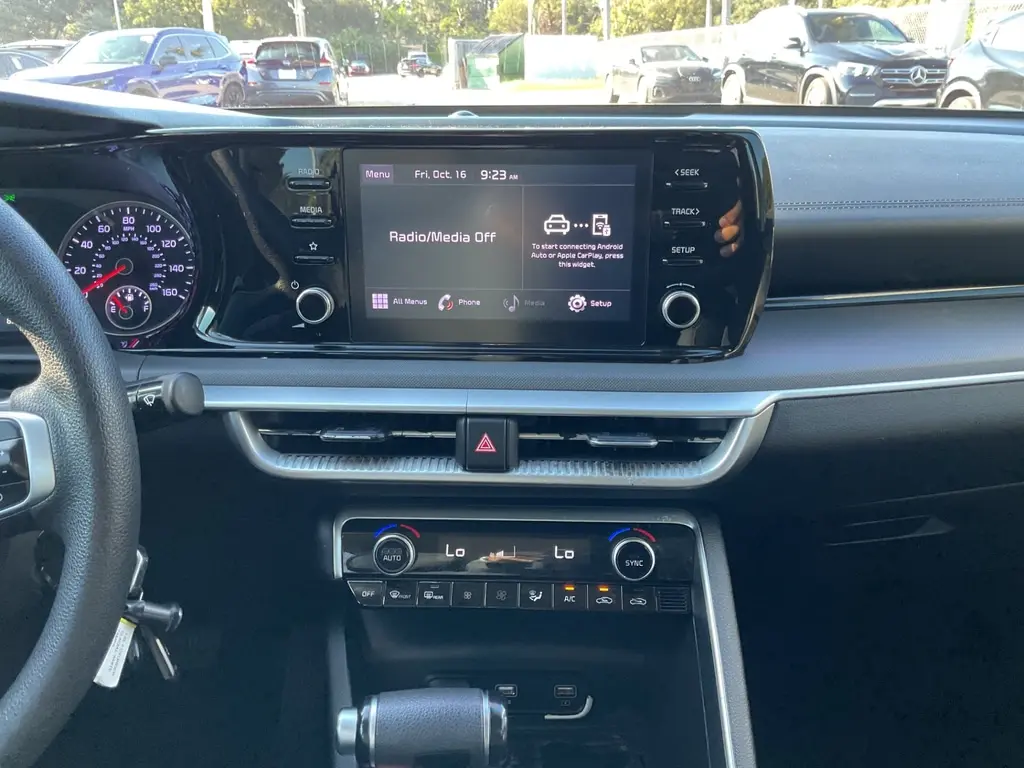 2022 KIA K5 LX photo 22