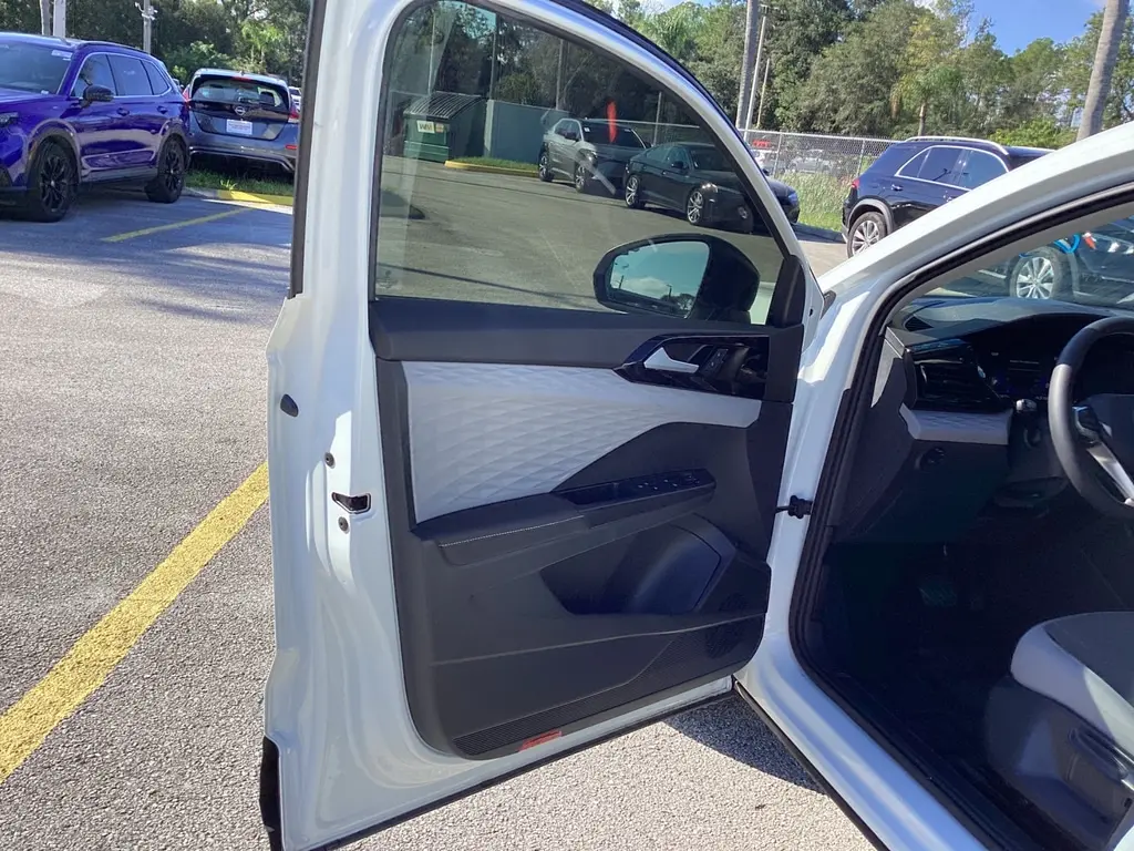 2024 VOLKSWAGEN TAOS S photo 7