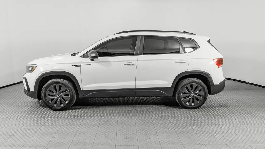 2024 VOLKSWAGEN TAOS S photo 2