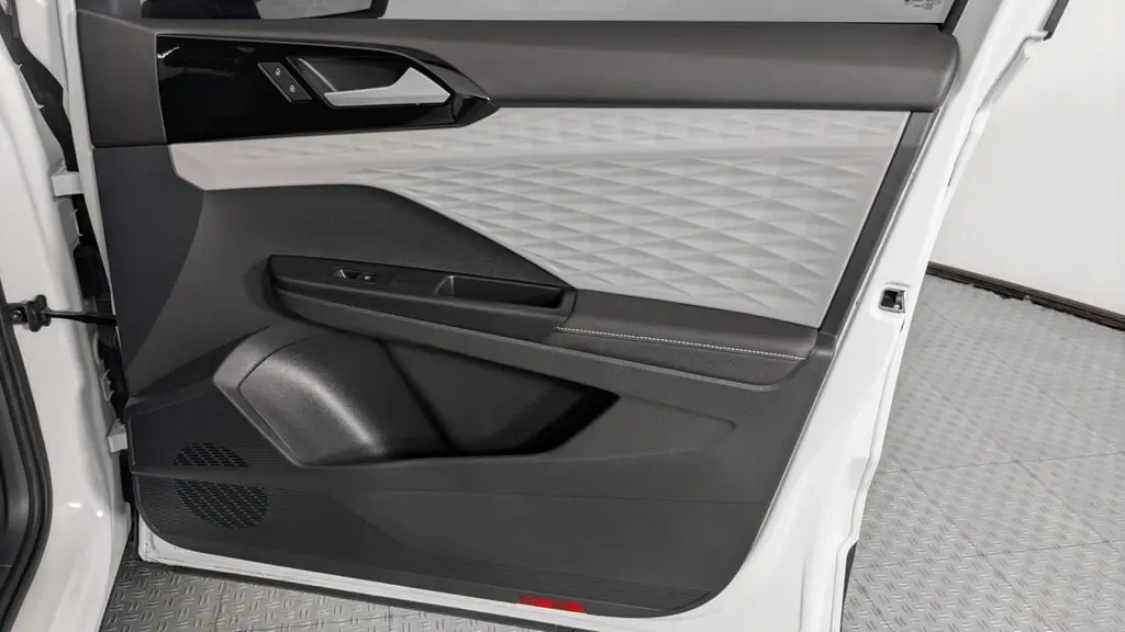2024 VOLKSWAGEN TAOS S photo 18