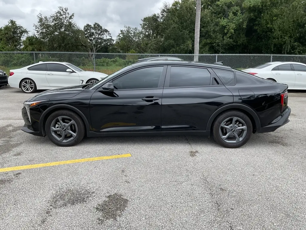 2025 KIA K4 LXS photo 2