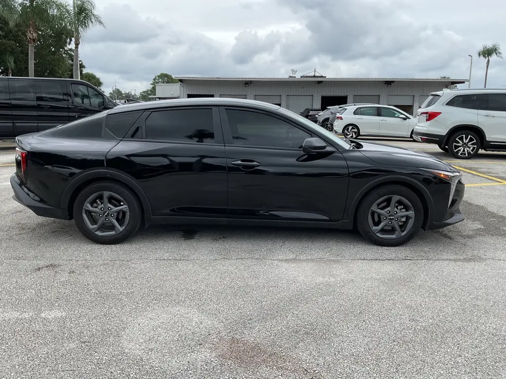 2025 KIA K4 LXS photo 4