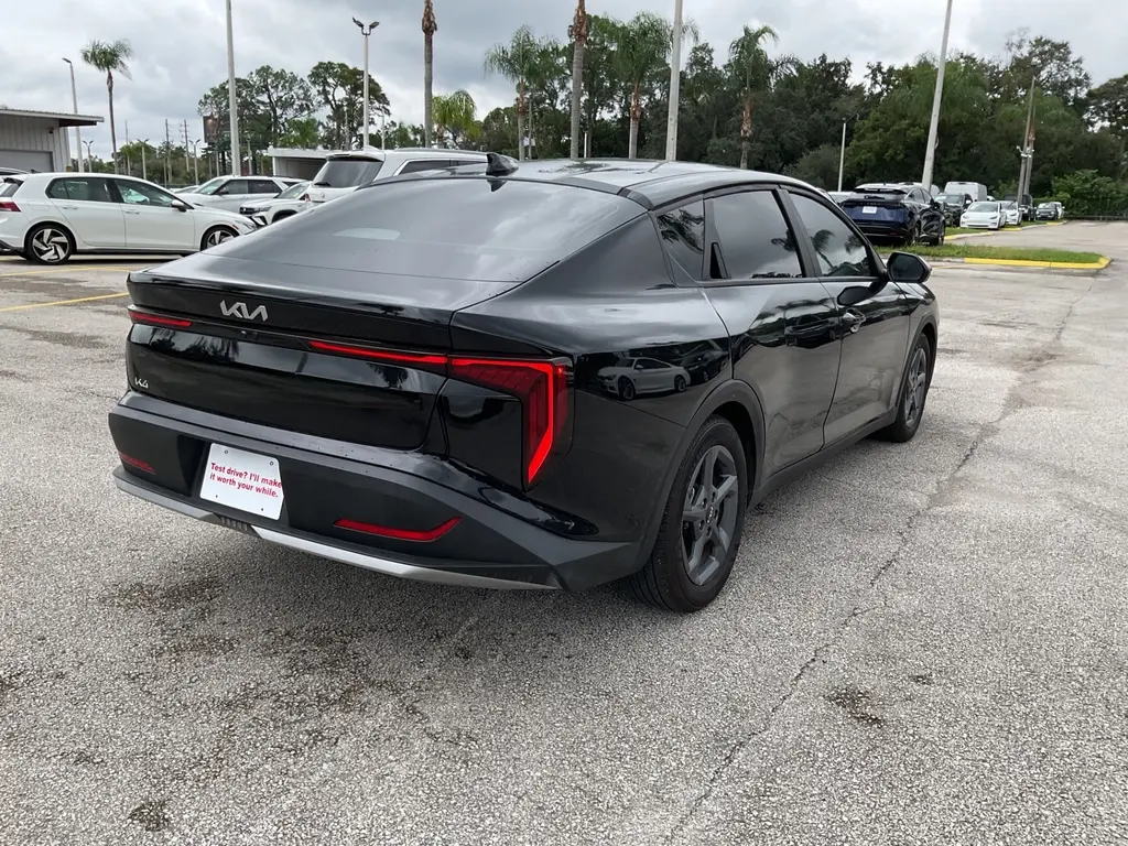 2025 KIA K4 LXS photo 5