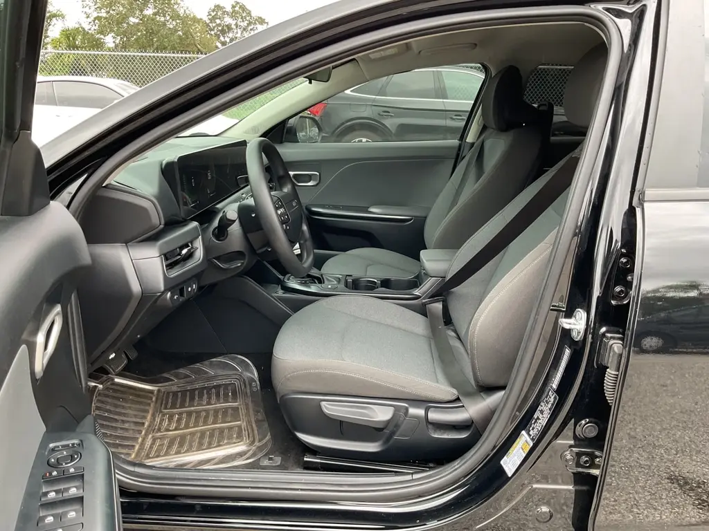 2025 KIA K4 LXS photo 10