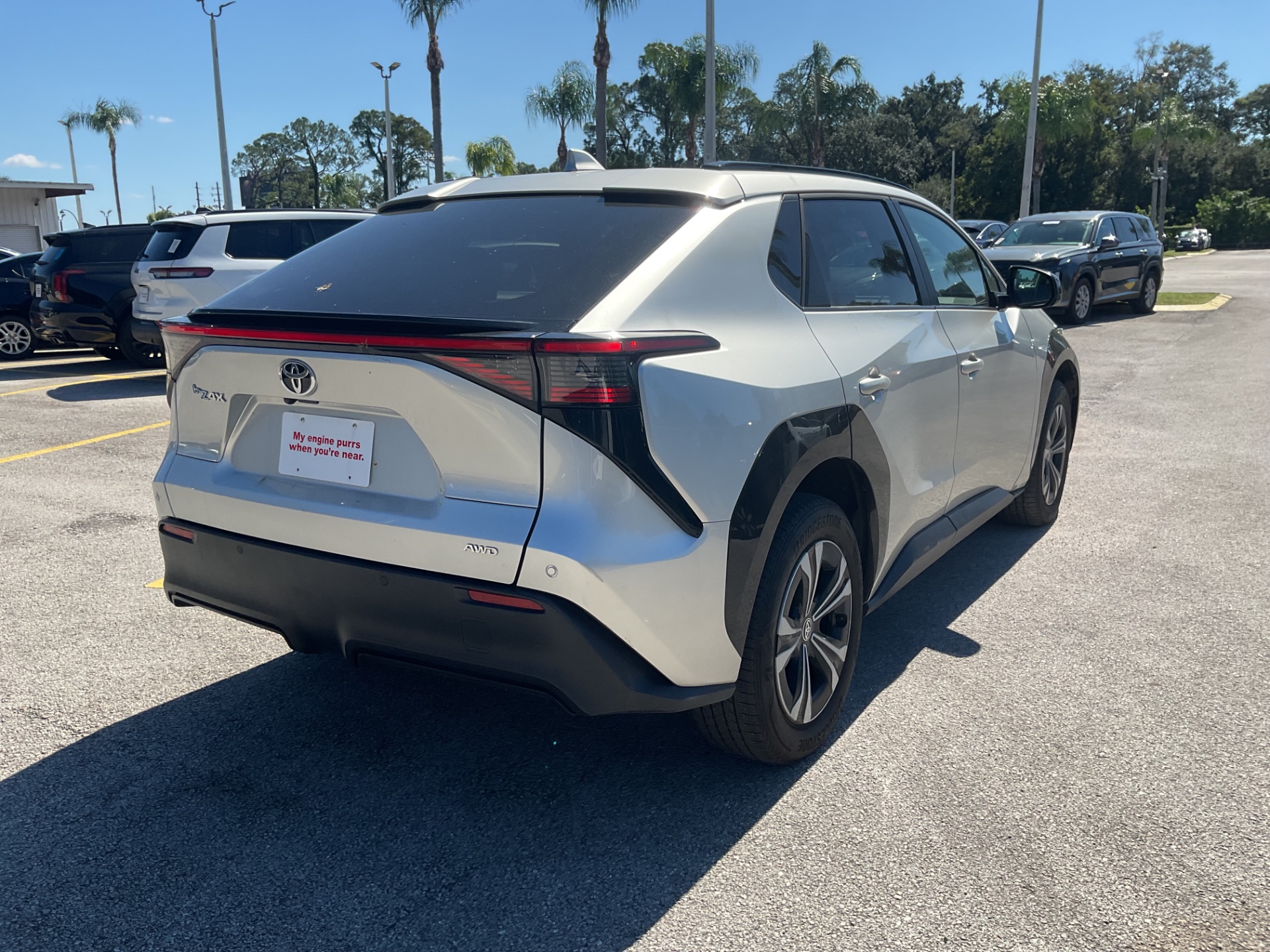 2023 TOYOTA BZ4X XLE photo 5