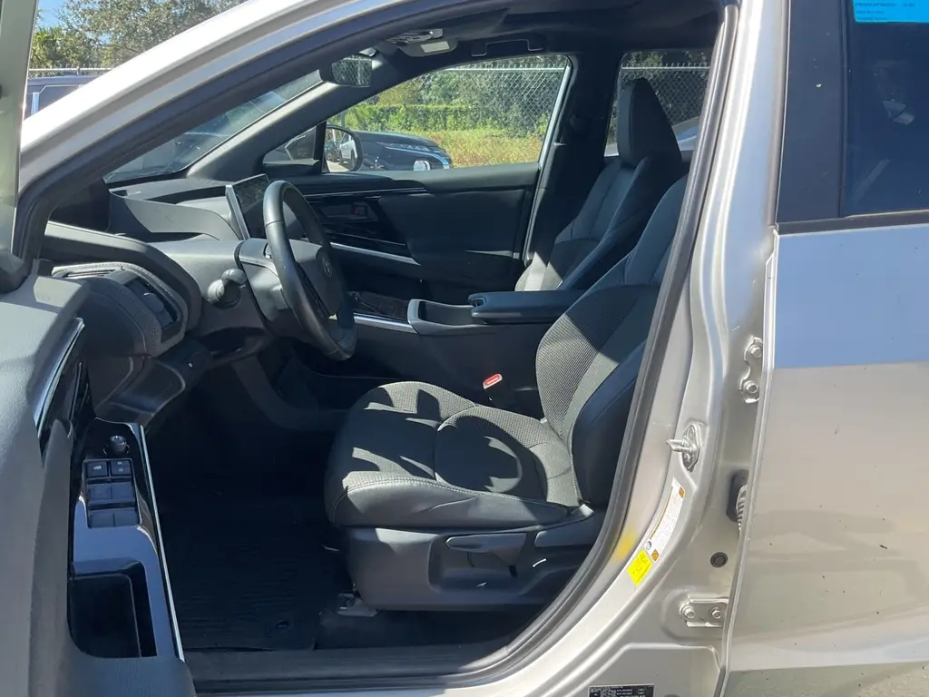 2023 TOYOTA BZ4X XLE photo 10