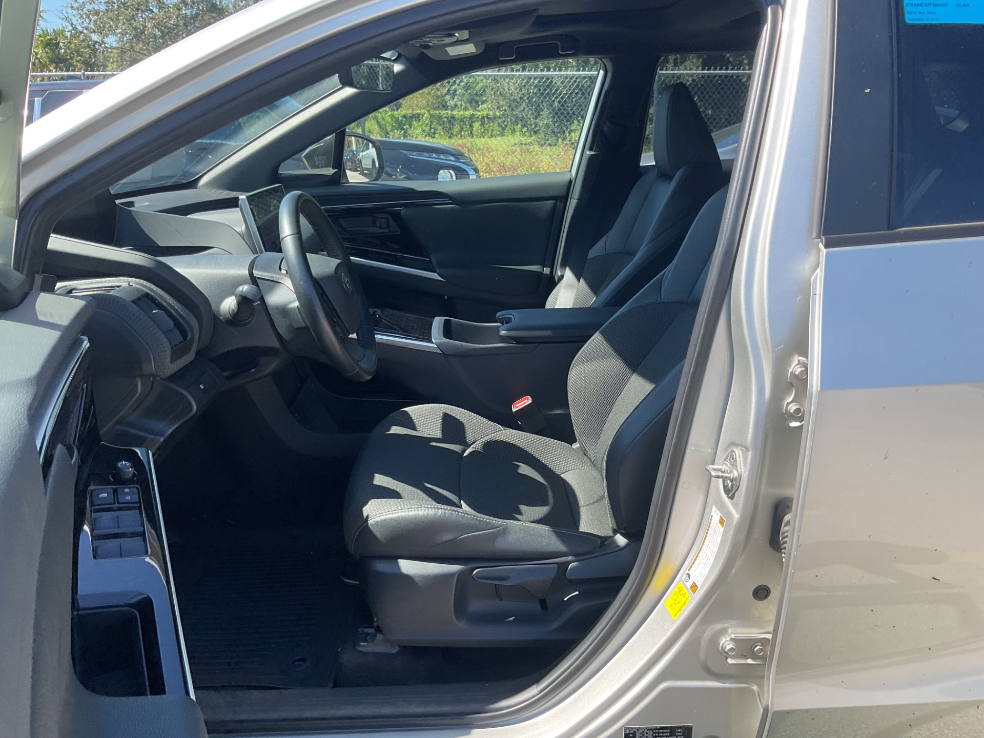 2023 TOYOTA BZ4X XLE photo 10