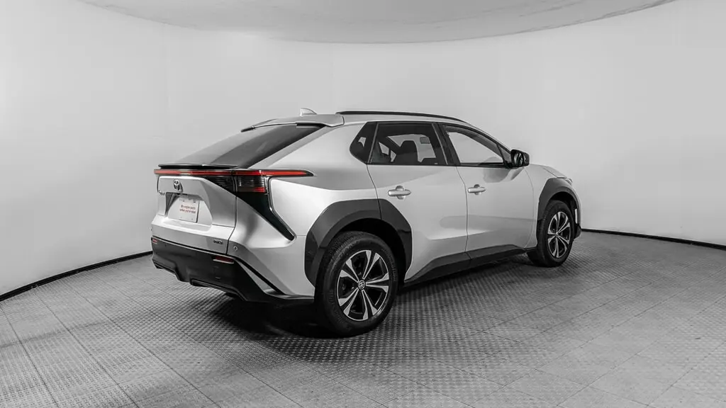 2023 TOYOTA BZ4X XLE photo 7