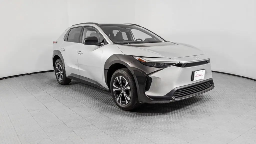 2023 TOYOTA BZ4X XLE photo 10