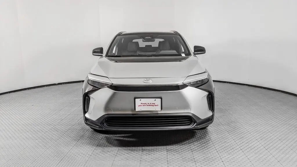 2023 TOYOTA BZ4X XLE photo 11