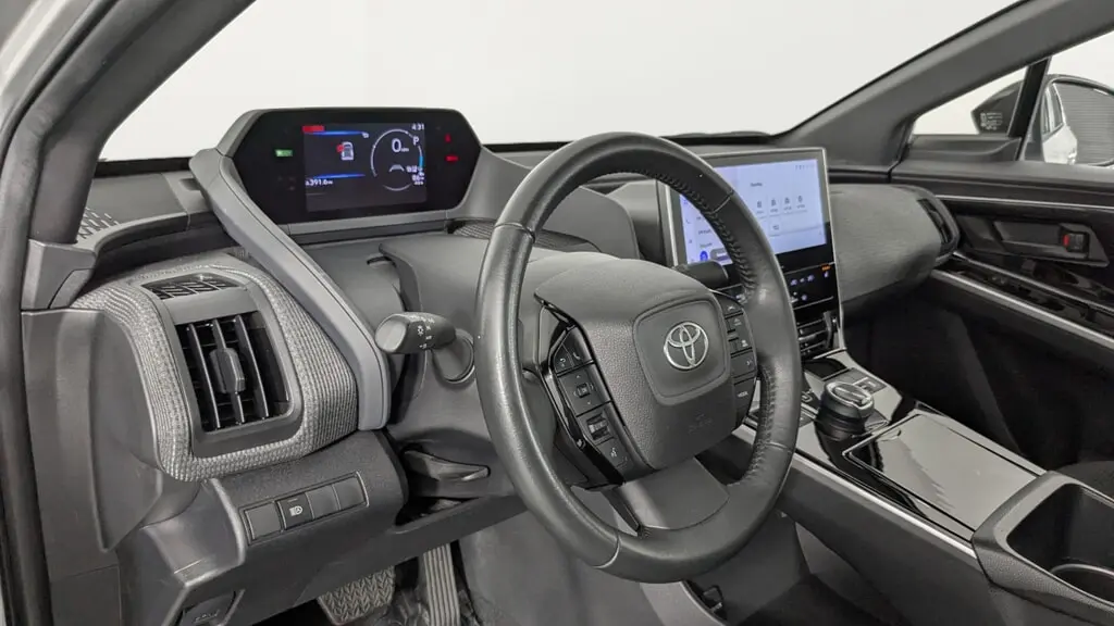 2023 TOYOTA BZ4X XLE photo 22