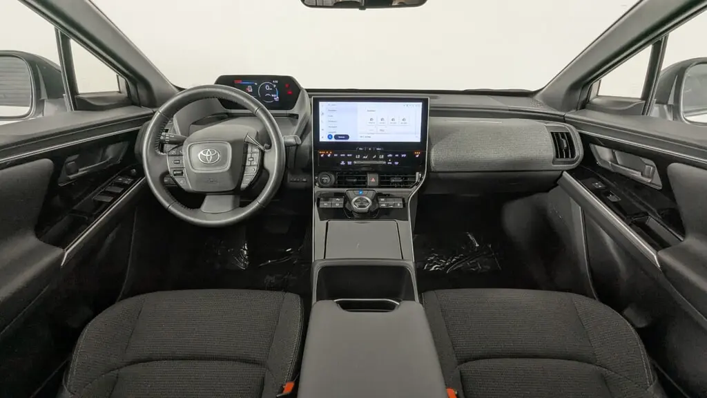 2023 TOYOTA BZ4X XLE photo 23