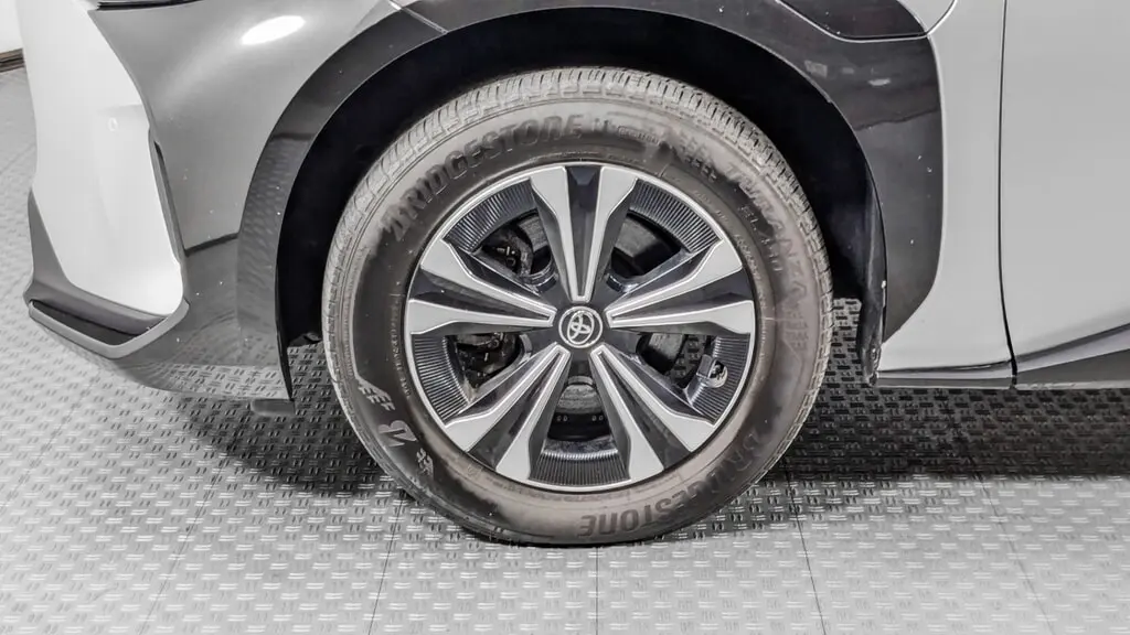 2023 TOYOTA BZ4X XLE photo 29
